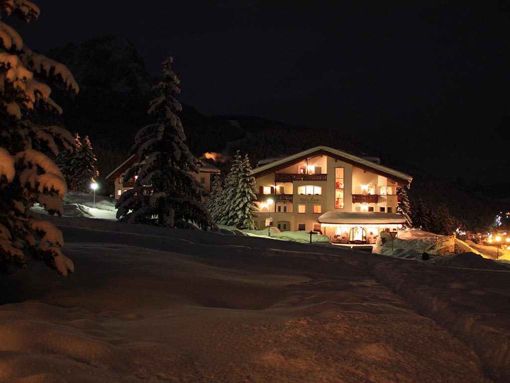 Villa Erna bei Nacht