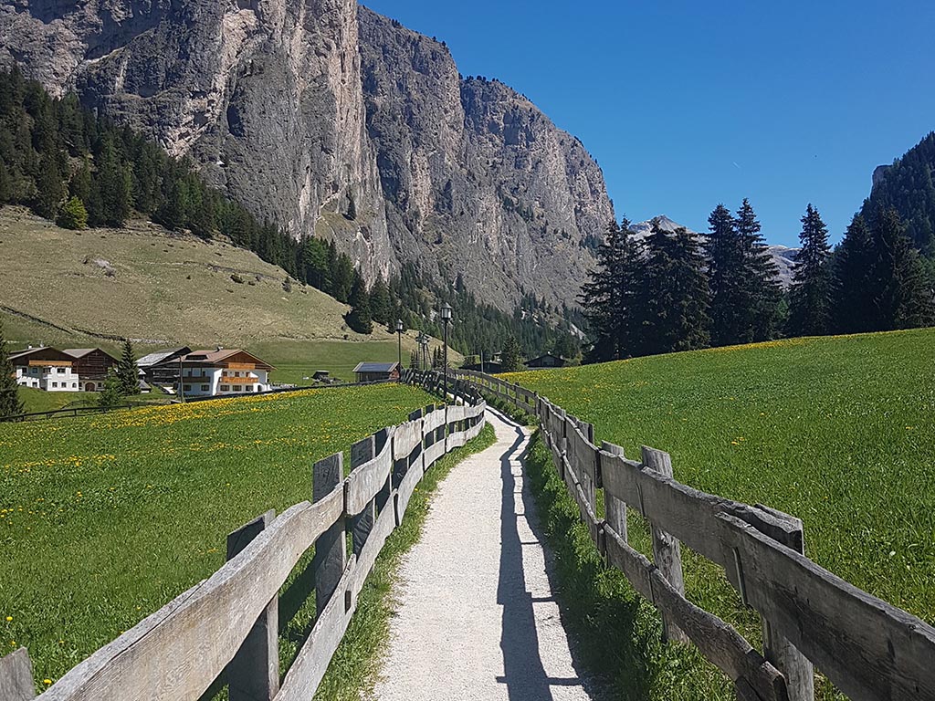 Spazierweg in Wolkenstein